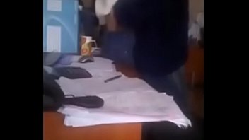 Босс после обеда дает на клык секретарше