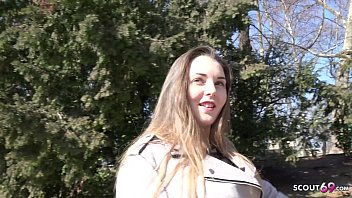 Предложение за деньги привело к порно съемке с красивой леди в парке
