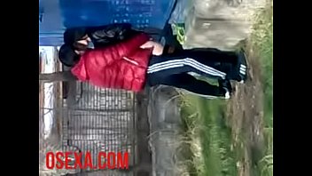 Жесткий секс с молоденькой узбечкой за гаражами: приятелям удалось соблазнить ее на грязный эксперимент